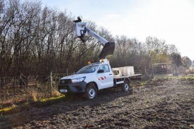 kl26 aerial platform platform on a toyota hilux