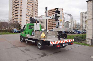 kl32 gaz chassis mounted aerial access platforms