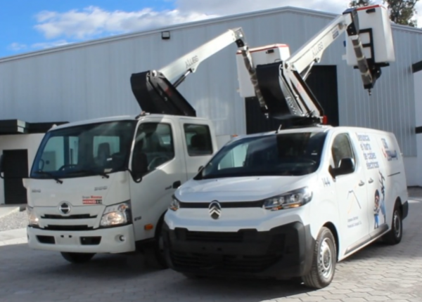  Klubb E12 and E13 barges in electrical network work at ELEPCO company – Ecuador