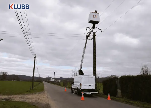 What are the 5 key advantages of KLUBB insulated aerial platforms?