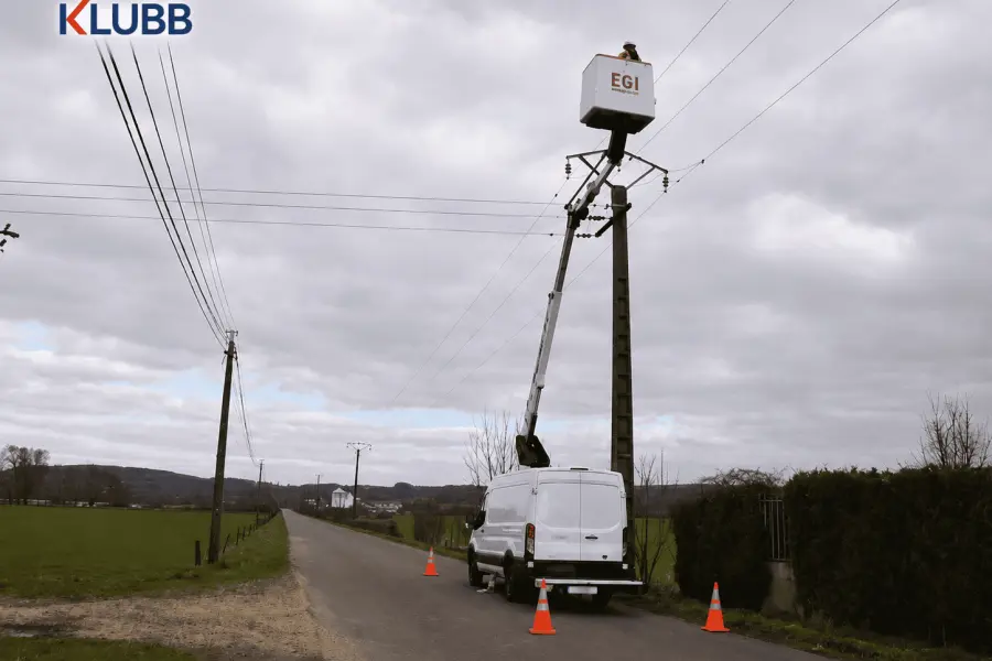 What are the 5 key advantages of KLUBB insulated aerial platforms?