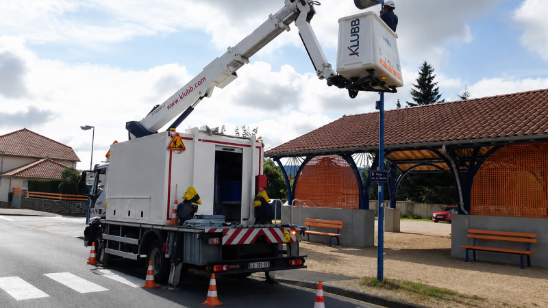 Does a Workshop Body Affect the Performance of a Truck-Mounted Access Platform?