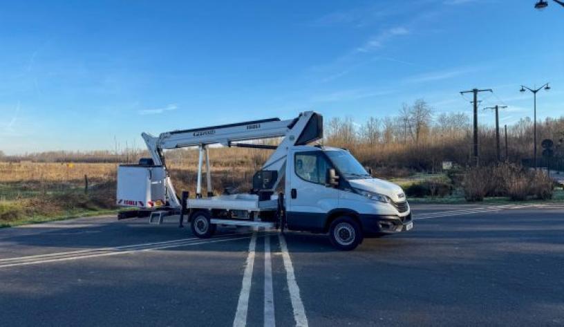 20m aerial platform with telescopic boom and jib on iveco daily pt 200je