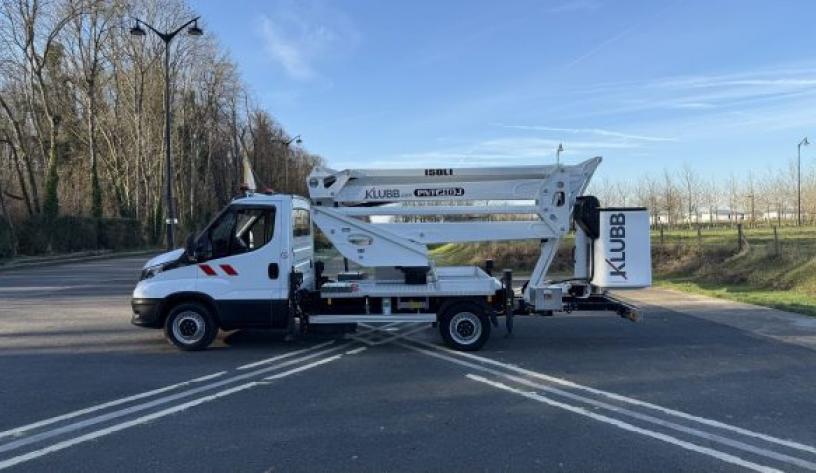 20,50m articulated aerial work platform on iveco daily