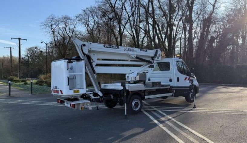 20,50m articulated aerial work platform on iveco daily