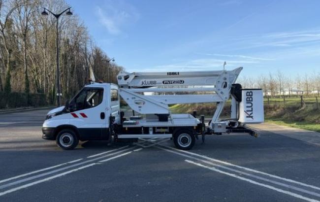 20,50m articulated aerial work platform on iveco daily